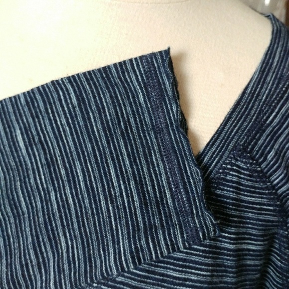 Jane & Delaney Ruffled Hem Top L Closet Staple Minimalist Capsule Wardrobe - Picture 7 of 10